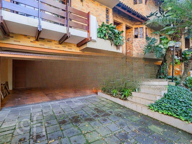 Casa em Condomínio com 330m², 3 dormitórios, 1 suíte, 2 vagas, Bela Vista em Porto Alegre