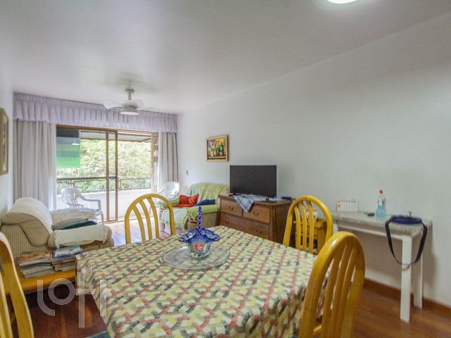 Apartamento com 99m², 3 dormitórios, 1 suíte, 1 vaga, Bom Fim em Porto Alegre