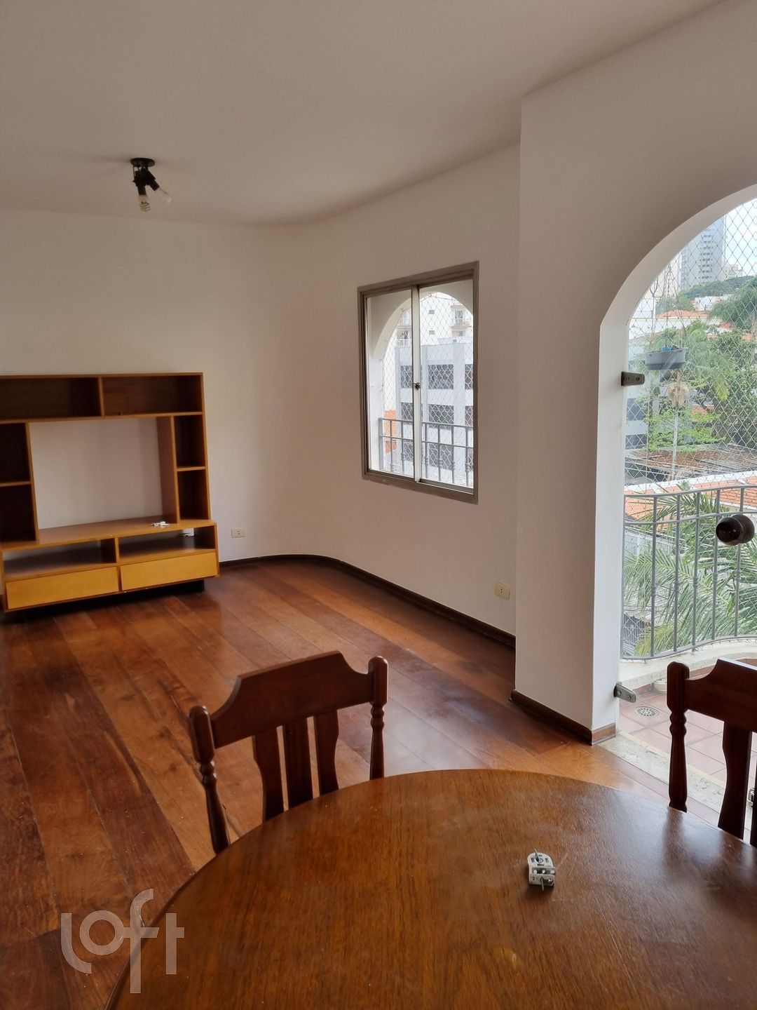 Apartamento à venda com 2 quartos, 75m² - Foto 2