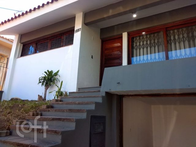 Casa com 211m², 4 dormitórios, 4 vagas, Vila Ipiranga em Porto Alegre