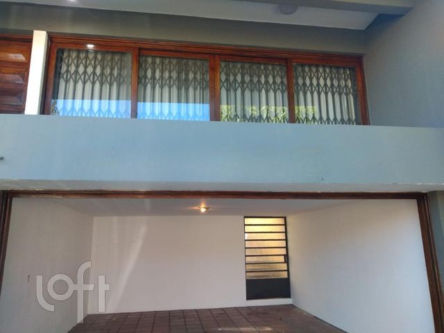 Casa com 211m², 4 dormitórios, 4 vagas, Vila Ipiranga em Porto Alegre