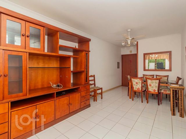 Apartamento com 74m², 2 dormitórios, 1 suíte, 1 vaga, Vila Ipiranga em Porto Alegre