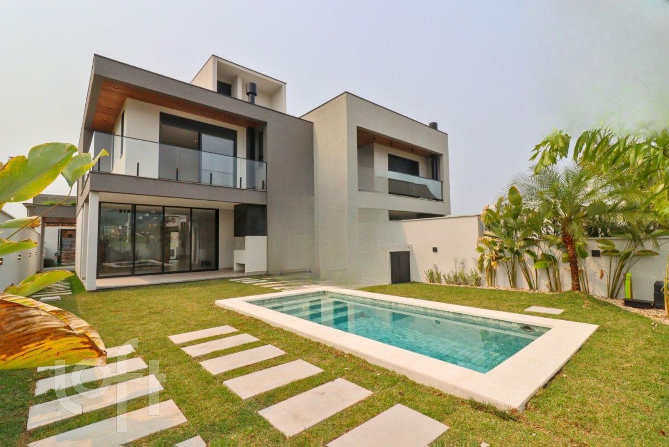 Casa à venda em Lagoa da Conceição com 237 m², 3 quartos, 3 suítes, 2 vagas