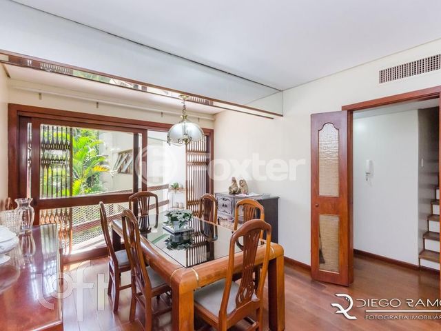 Apartamento com 244m², 3 dormitórios, 1 suíte, 2 vagas, Petrópolis em Porto Alegre