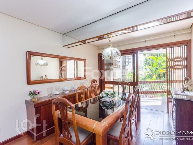 Apartamento com 244m², 3 dormitórios, 1 suíte, 2 vagas, Petrópolis em Porto Alegre