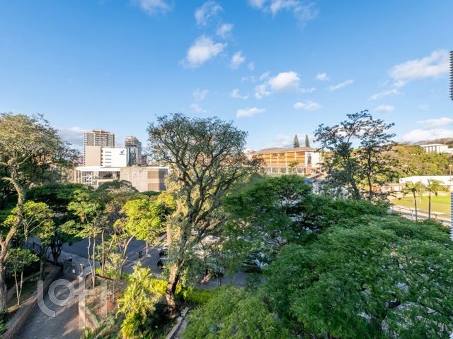 Apartamento com 130m², 3 dormitórios, 1 suíte, 2 vagas, Boa Vista em Porto Alegre