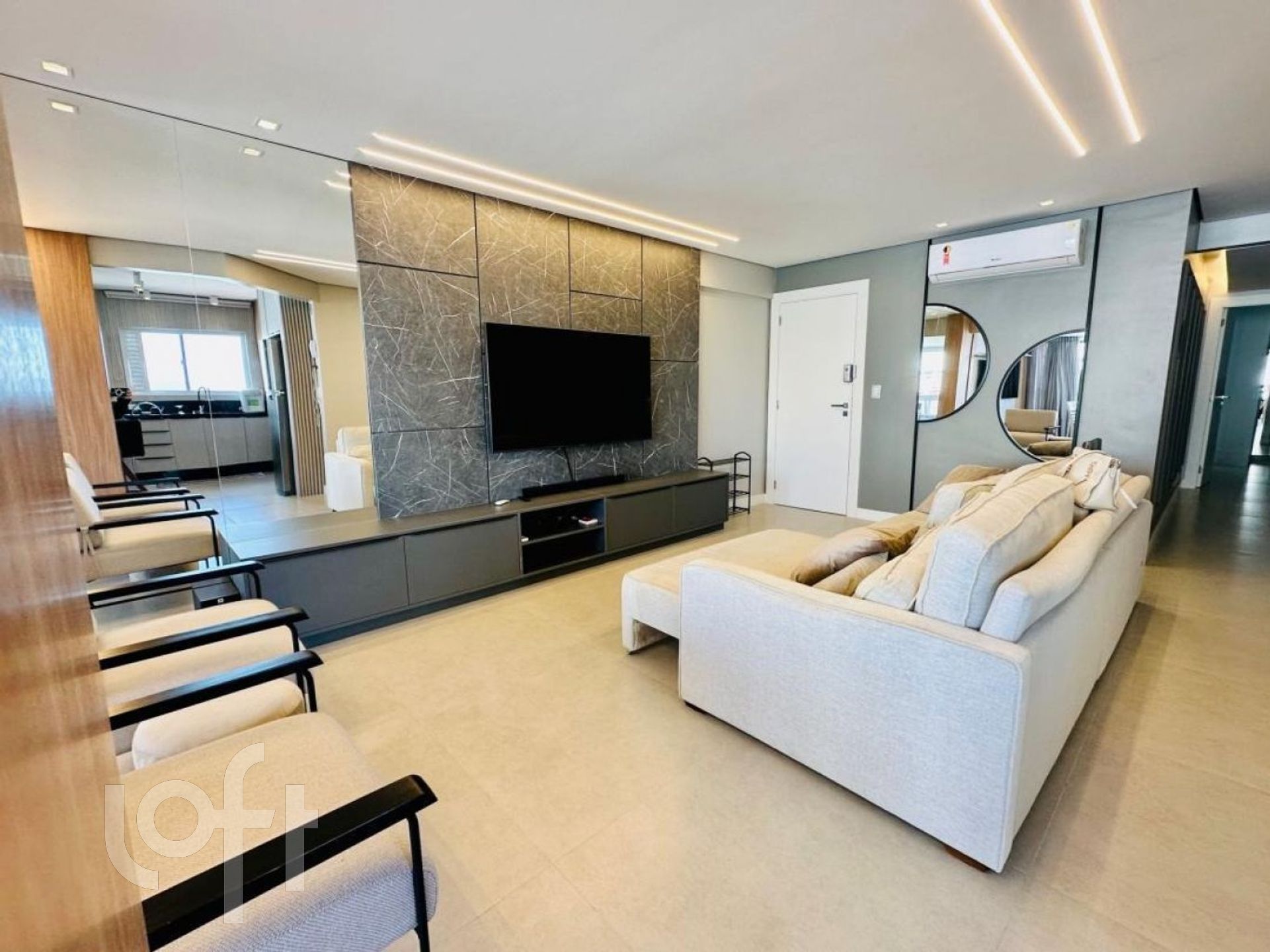 Apartamentos com 135m², 3 quartos, 3 suítes, 2 garagens, no bairro Centro em Balneário Camboriú