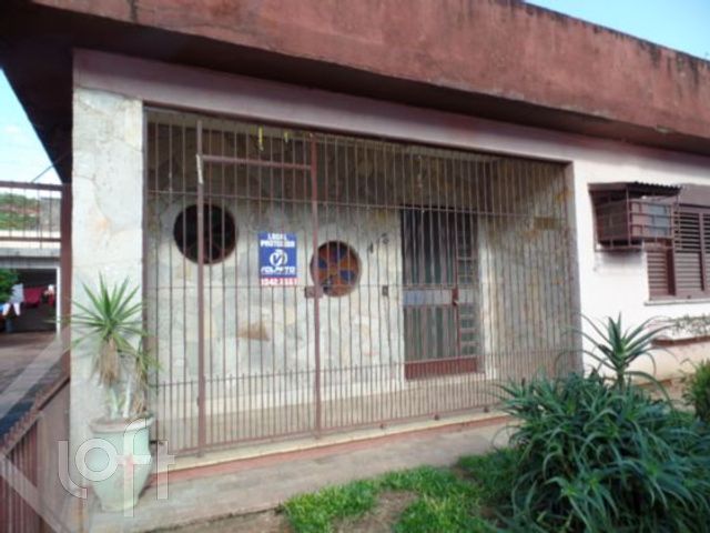 Casa com 250m², 5 dormitórios, 4 vagas, Jardim Botânico em Porto Alegre