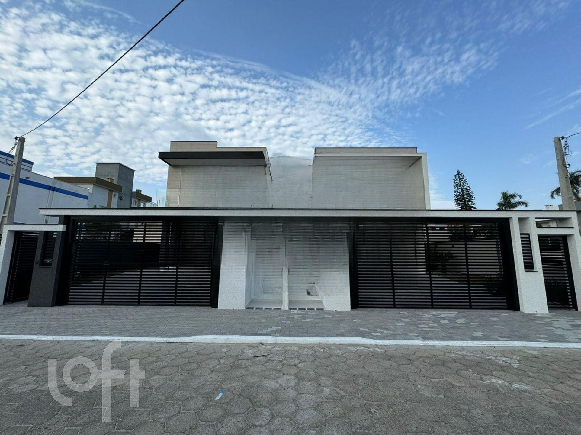 Casa Residencial com 209m², 4 quartos, 3 suítes, 2 garagens, no bairro Ingleses em Florianópolis