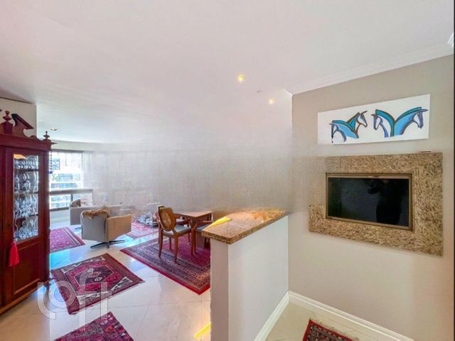 Apartamento com 121m², 3 dormitórios, 1 suíte, 2 vagas, Petrópolis em Porto Alegre