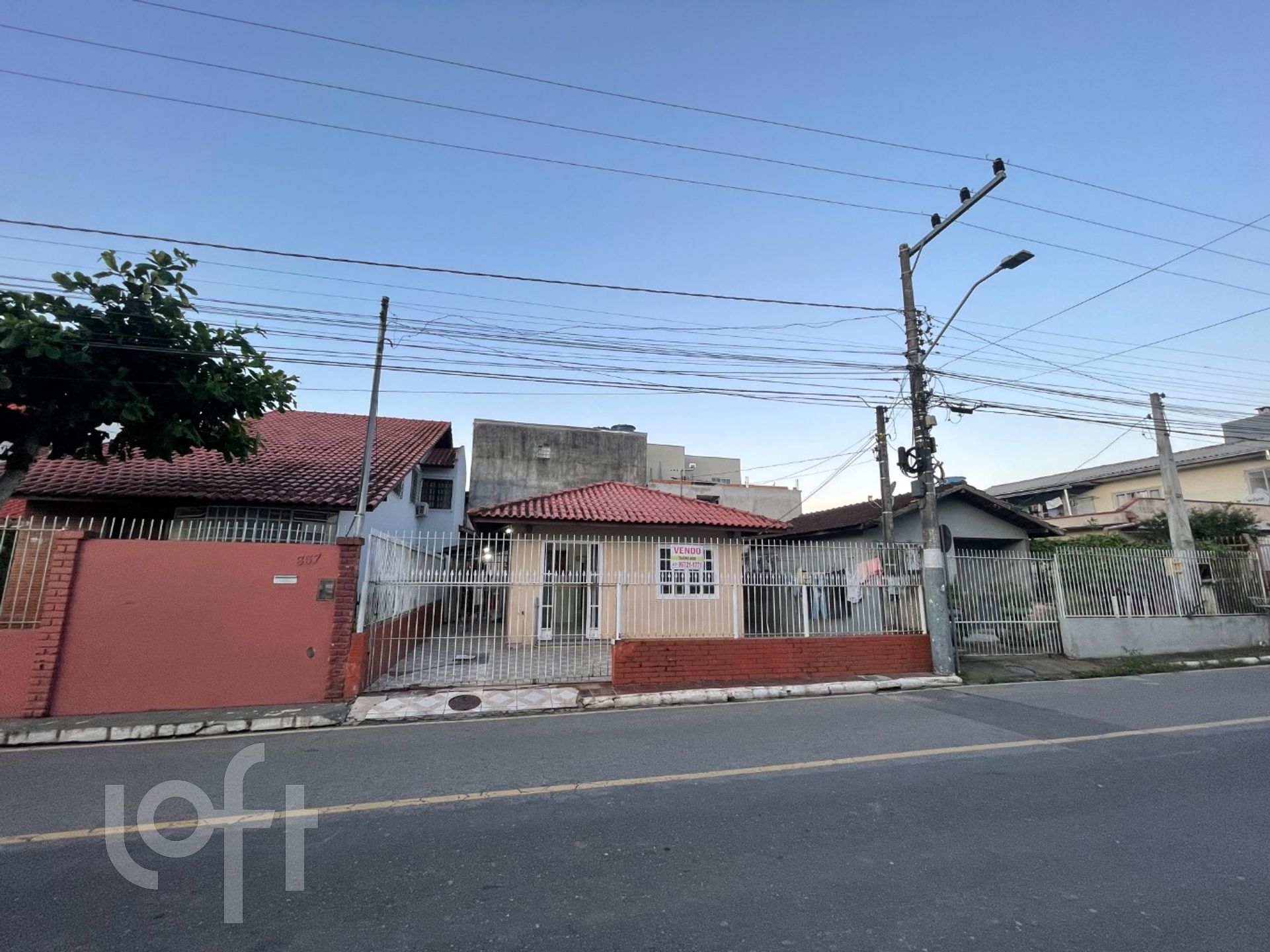 Casa Residencial com 110m², 4 quartos, 1 suíte, 1 garagem, no bairro Estados em Balneário Camboriú