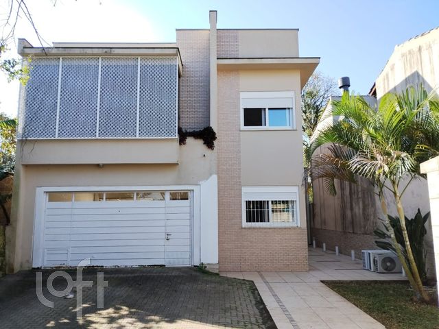 Casa com 339m², 4 dormitórios, 1 suíte, 3 vagas, Vila Ipiranga em Porto Alegre