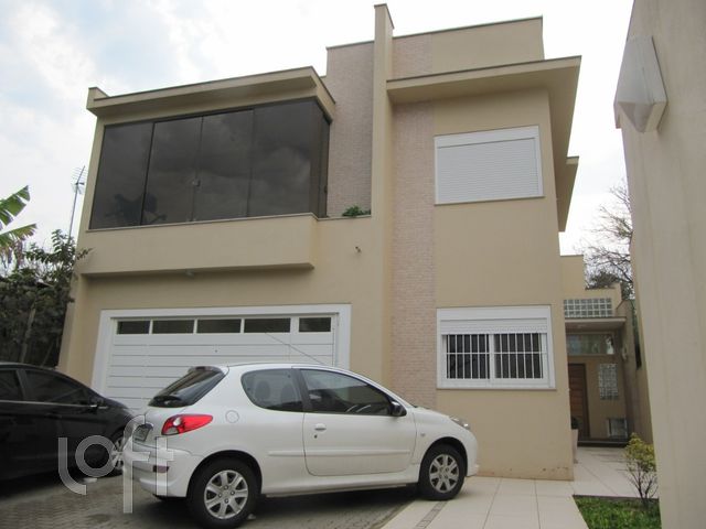 Casa com 339m², 4 dormitórios, 1 suíte, 3 vagas, Vila Ipiranga em Porto Alegre