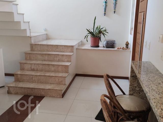 Casa com 339m², 4 dormitórios, 1 suíte, 3 vagas, Vila Ipiranga em Porto Alegre