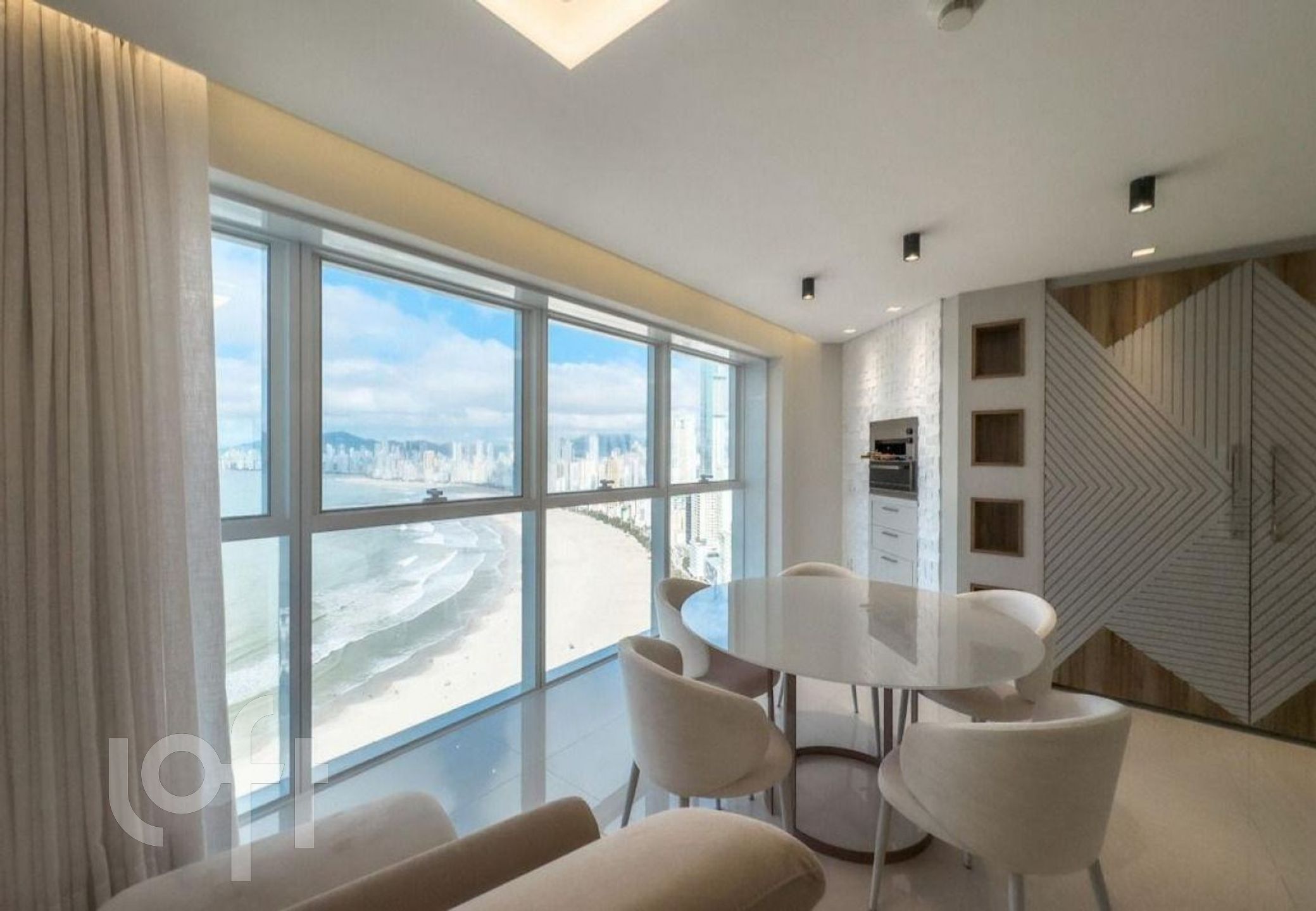 Apartamentos com 165m², 2 quartos, 1 suíte, 3 garagens, no bairro Pioneiros em Balneário Camboriú