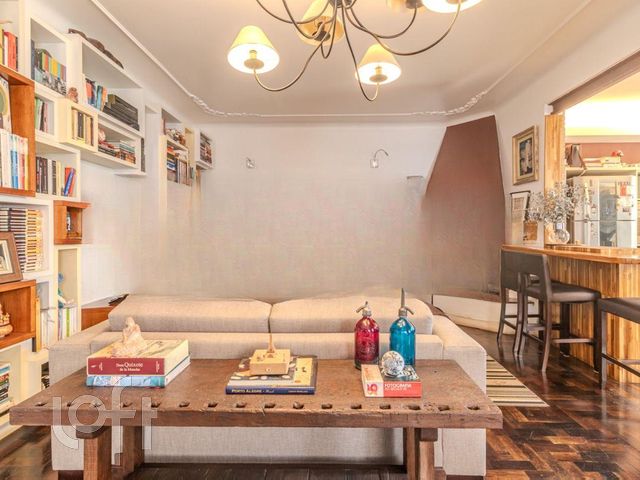 Casa com 289m², 4 dormitórios, Rio Branco em Porto Alegre