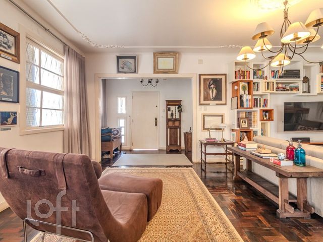 Casa com 289m², 4 dormitórios, Rio Branco em Porto Alegre