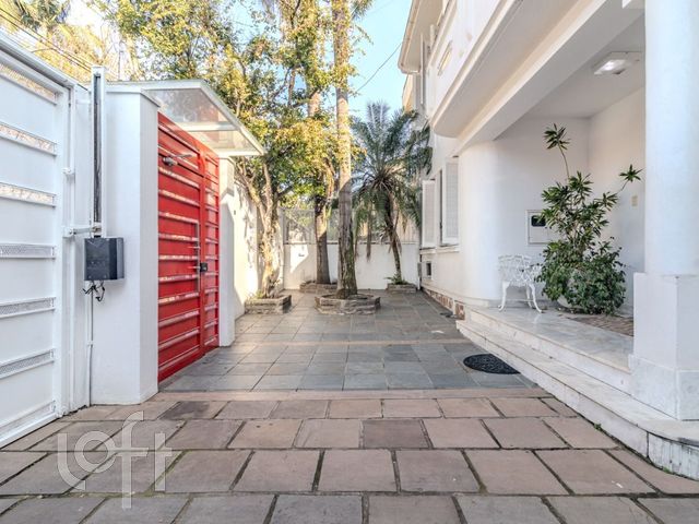 Casa com 289m², 4 dormitórios, Rio Branco em Porto Alegre