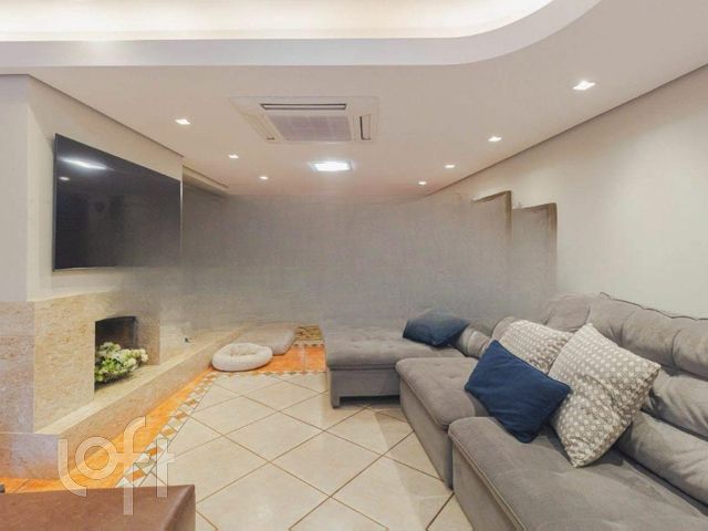 Casa com 402m², 5 dormitórios, 1 suíte, Chácara das Pedras em Porto Alegre