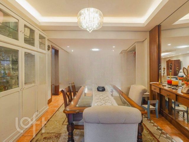 Casa com 402m², 5 dormitórios, 1 suíte, Chácara das Pedras em Porto Alegre