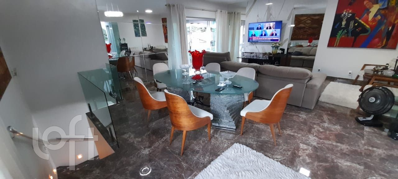 Casa à venda com 4 quartos, 220m² - Foto 1