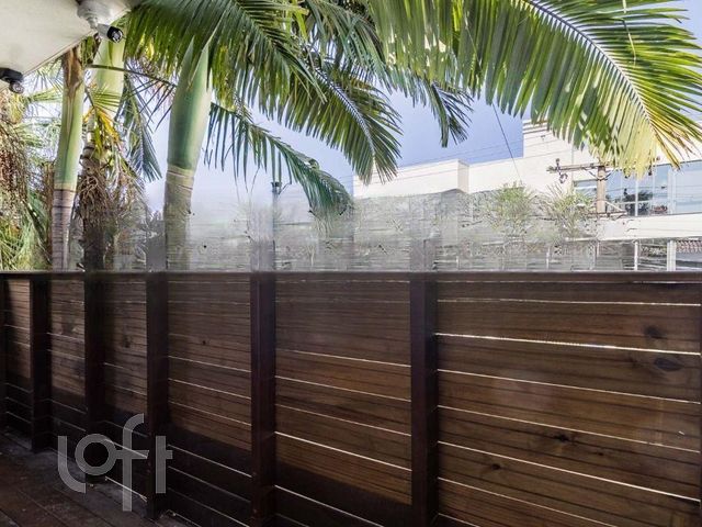 Casa com 300m², 5 dormitórios, 2 suítes, 2 vagas, Três Figueiras em Porto Alegre