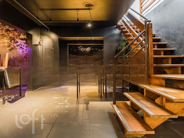 Casa com 300m², 5 dormitórios, 2 suítes, 2 vagas, Três Figueiras em Porto Alegre