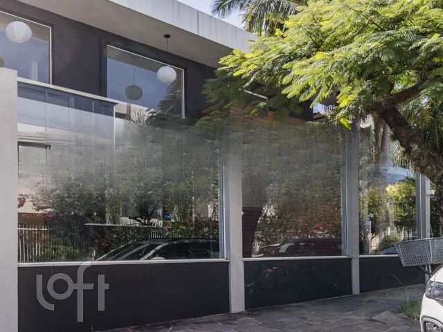 Casa com 300m², 5 dormitórios, 2 suítes, 2 vagas, Três Figueiras em Porto Alegre