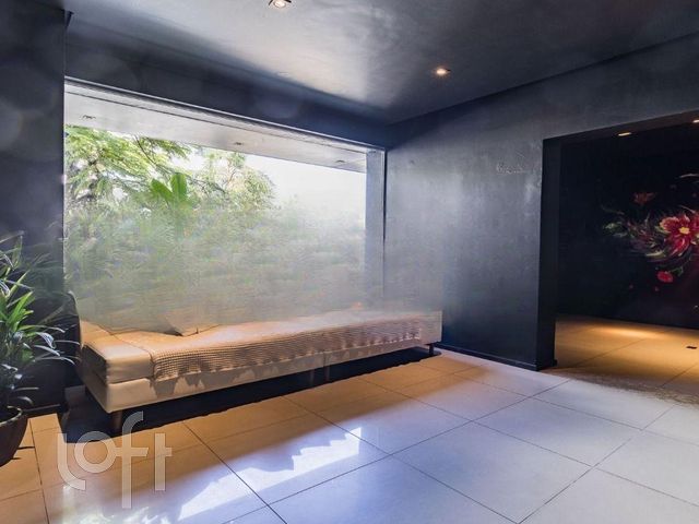 Casa com 300m², 5 dormitórios, 2 suítes, 2 vagas, Três Figueiras em Porto Alegre