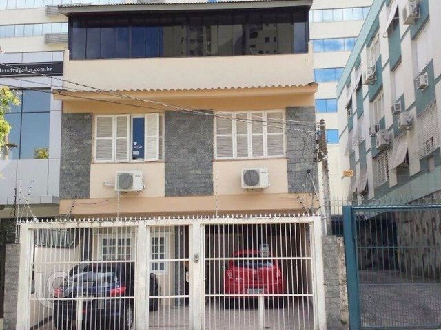 Casa com 198m², 6 dormitórios, 2 suítes, 2 vagas, Menino Deus em Porto Alegre