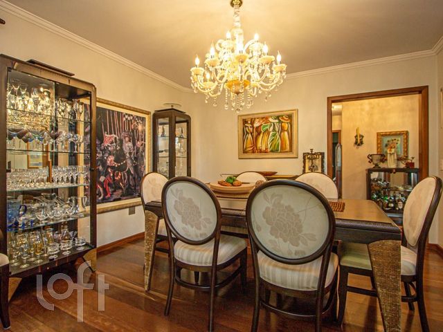 Apartamento com 253m², 5 dormitórios, 1 suíte, Petrópolis em Porto Alegre