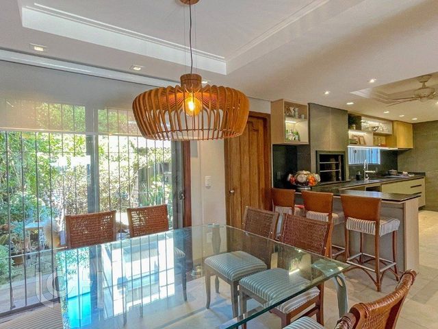 Casa com 315m², 3 dormitórios, 3 suítes, 4 vagas, Chácara das Pedras em Porto Alegre