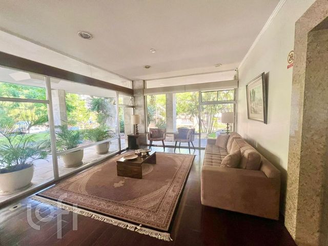 Apartamento com 144m², 3 dormitórios, 1 suíte, 1 vaga, Petrópolis em Porto Alegre