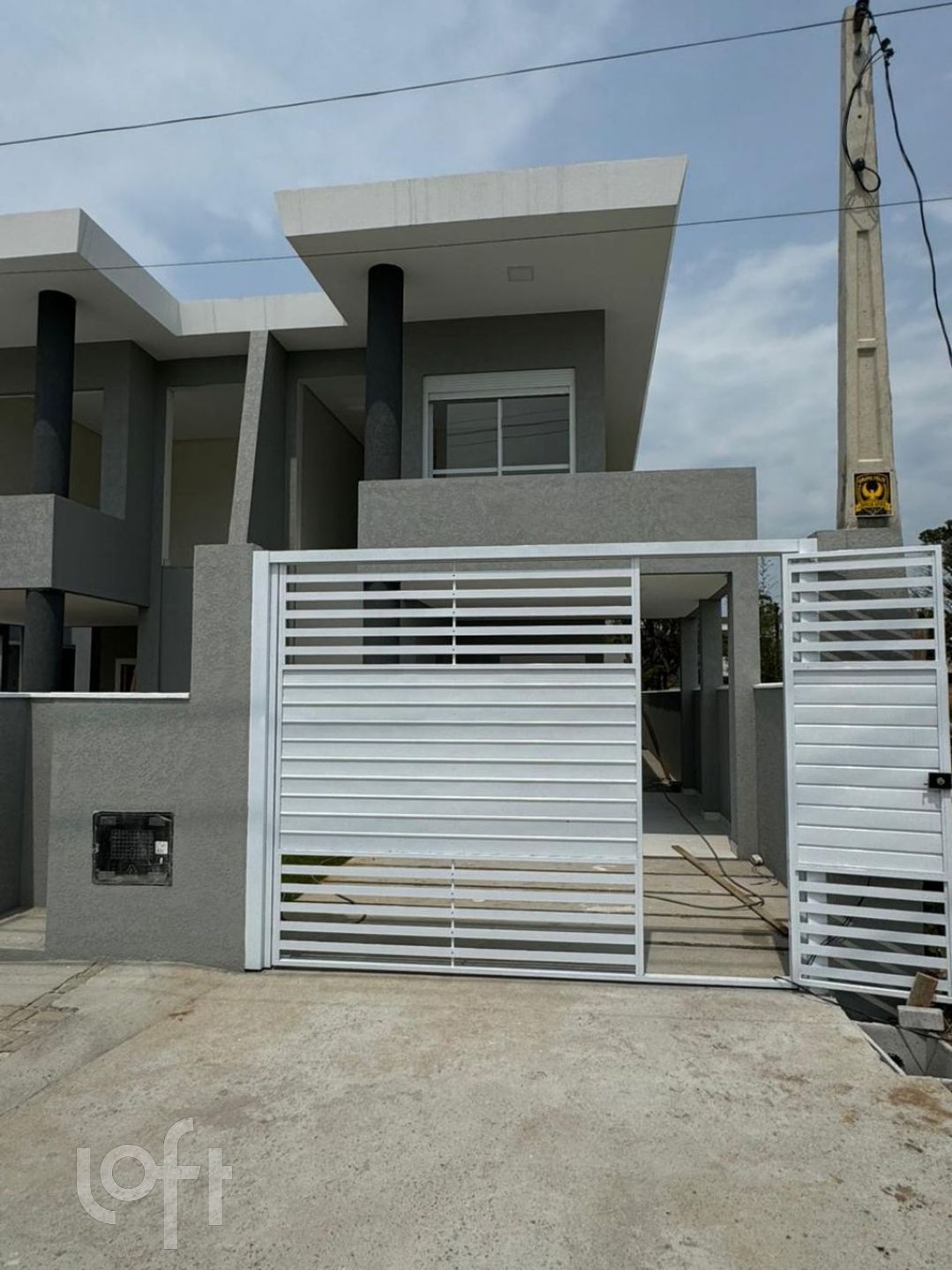 Casa à venda em Ingleses com 170 m², 3 quartos, 1 suíte, 2 vagas