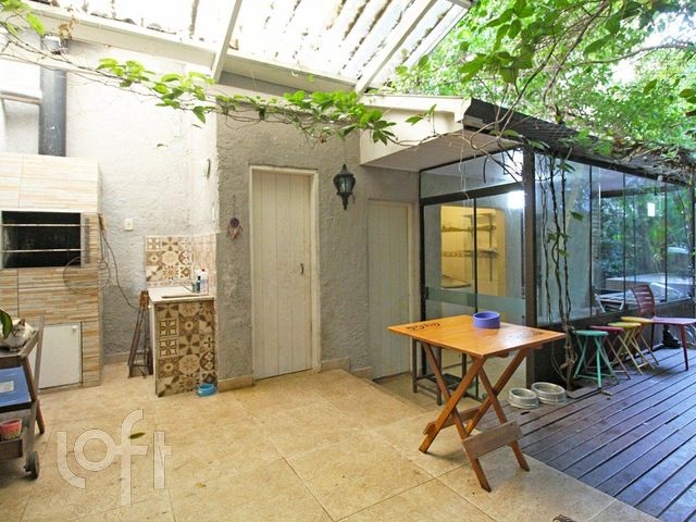 Casa com 220m², 4 dormitórios, 1 suíte, 1 vaga, São João em Porto Alegre