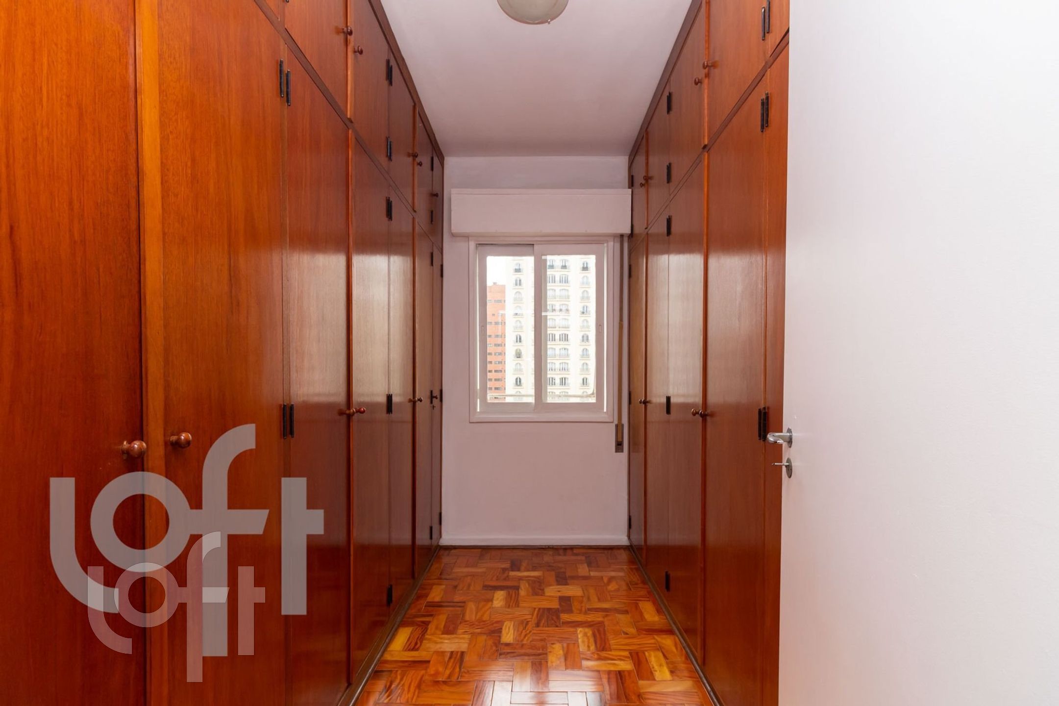 Apartamento à venda com 4 quartos, 185m² - Foto 2