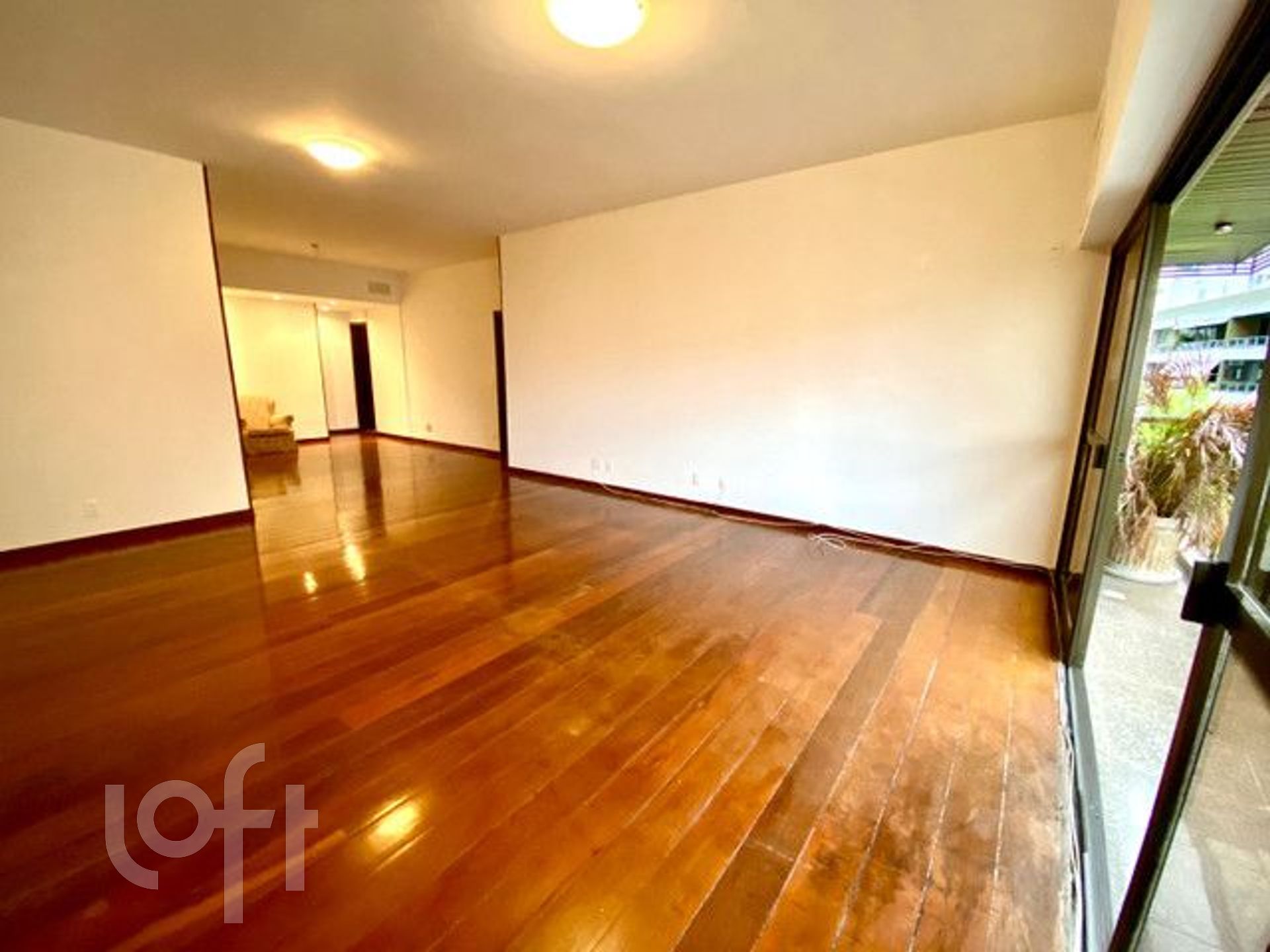 Apartamento à venda com 3 quartos, 158m² - Foto 2