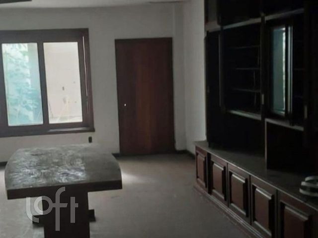 Casa com 600m², 6 dormitórios, Rio Branco em Porto Alegre