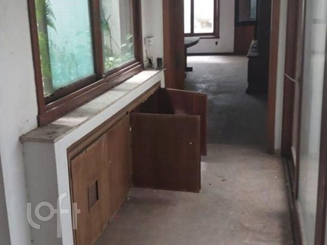 Casa com 600m², 6 dormitórios, Rio Branco em Porto Alegre