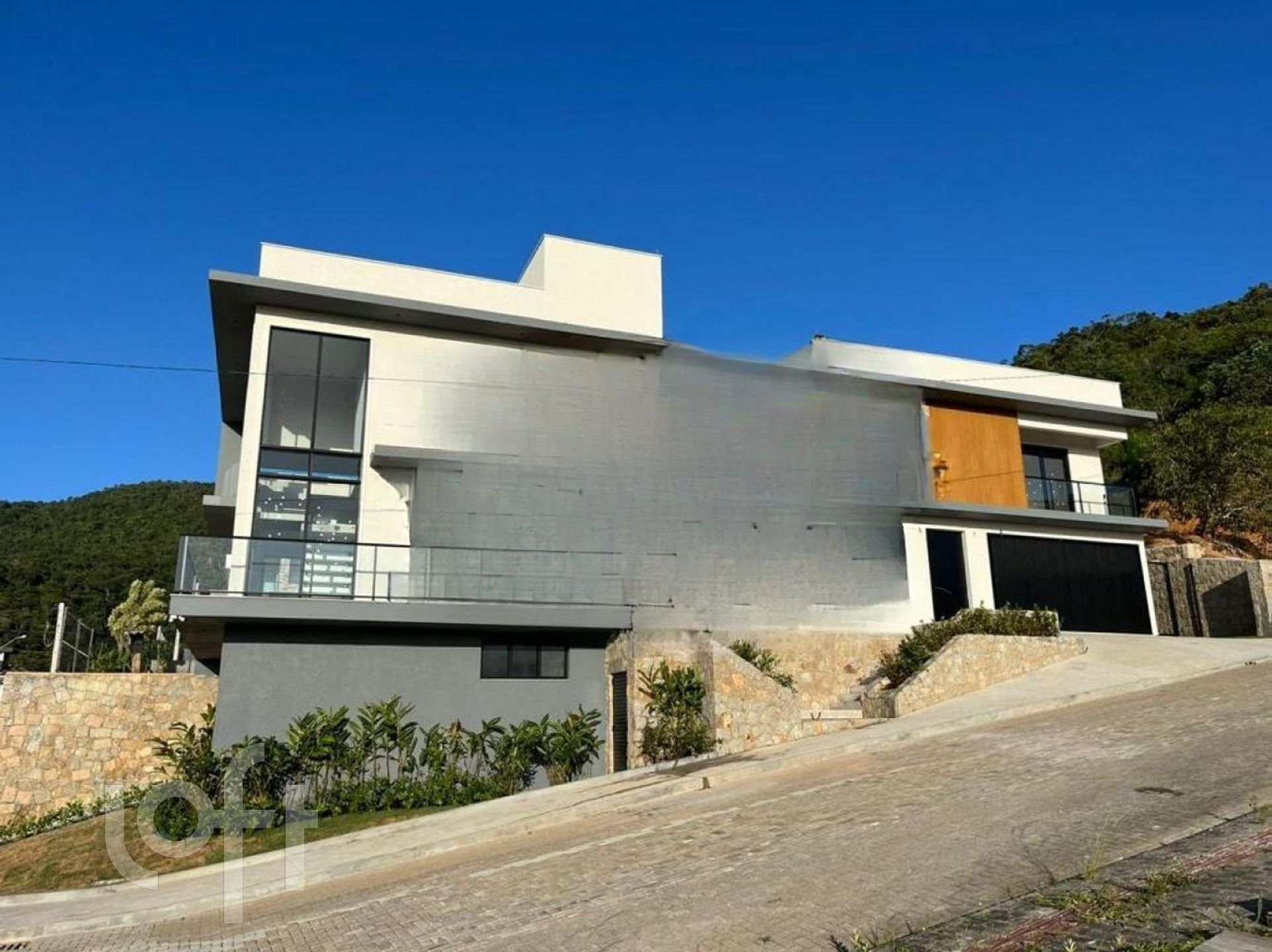 Casa Residencial com 230m², 3 quartos, 3 suítes, 2 garagens, no bairro Canasvieiras em Florianópolis