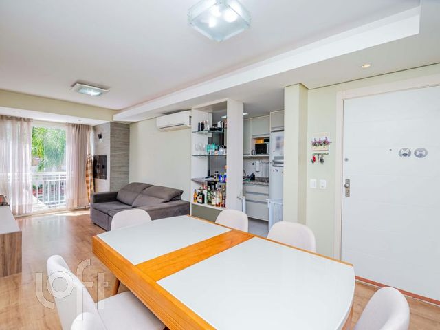 Apartamento com 74m², 3 dormitórios, 1 suíte, 1 vaga, Vila Ipiranga em Porto Alegre