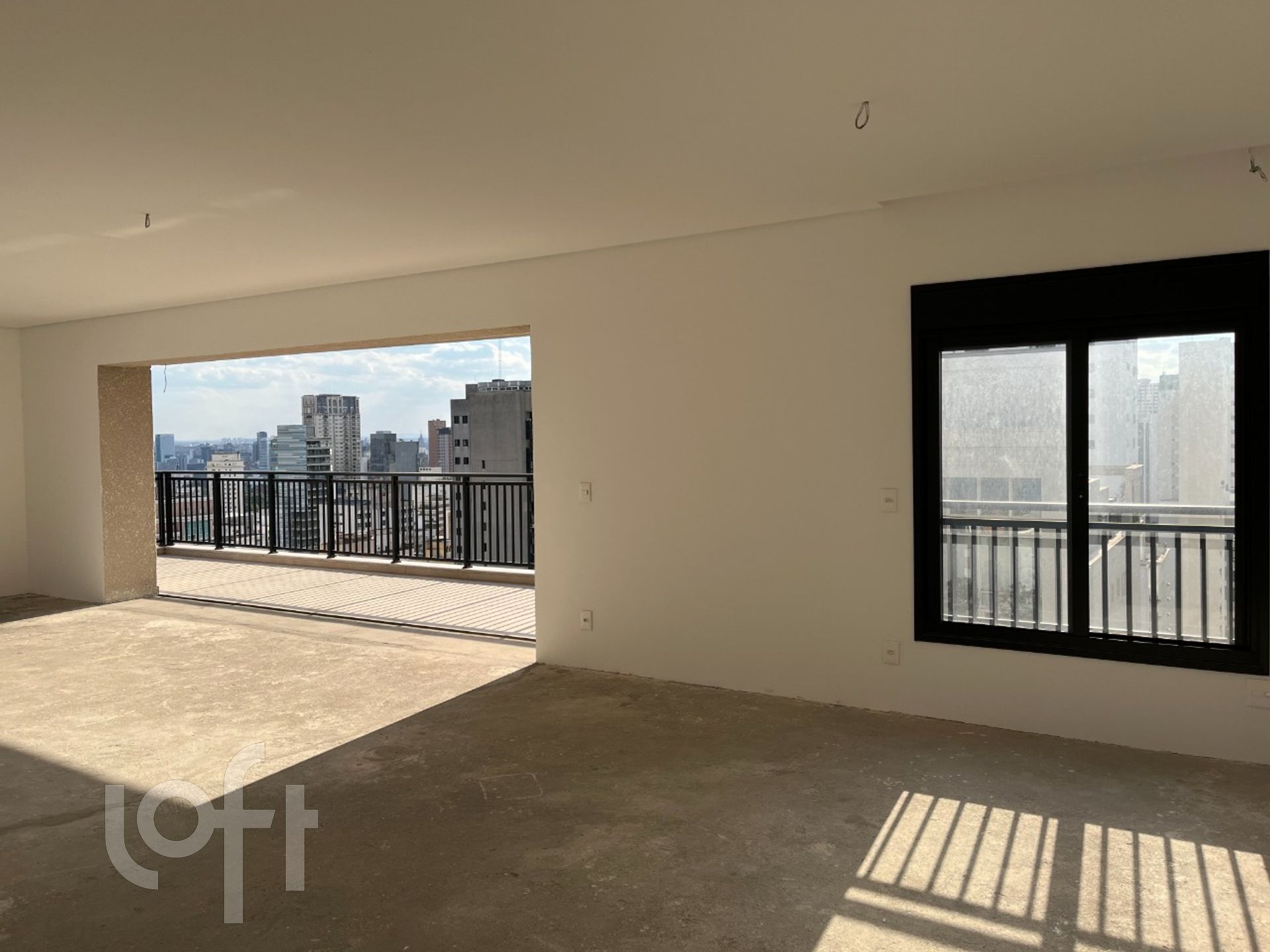 Apartamento à venda com 3 quartos, 227m² - Foto 2