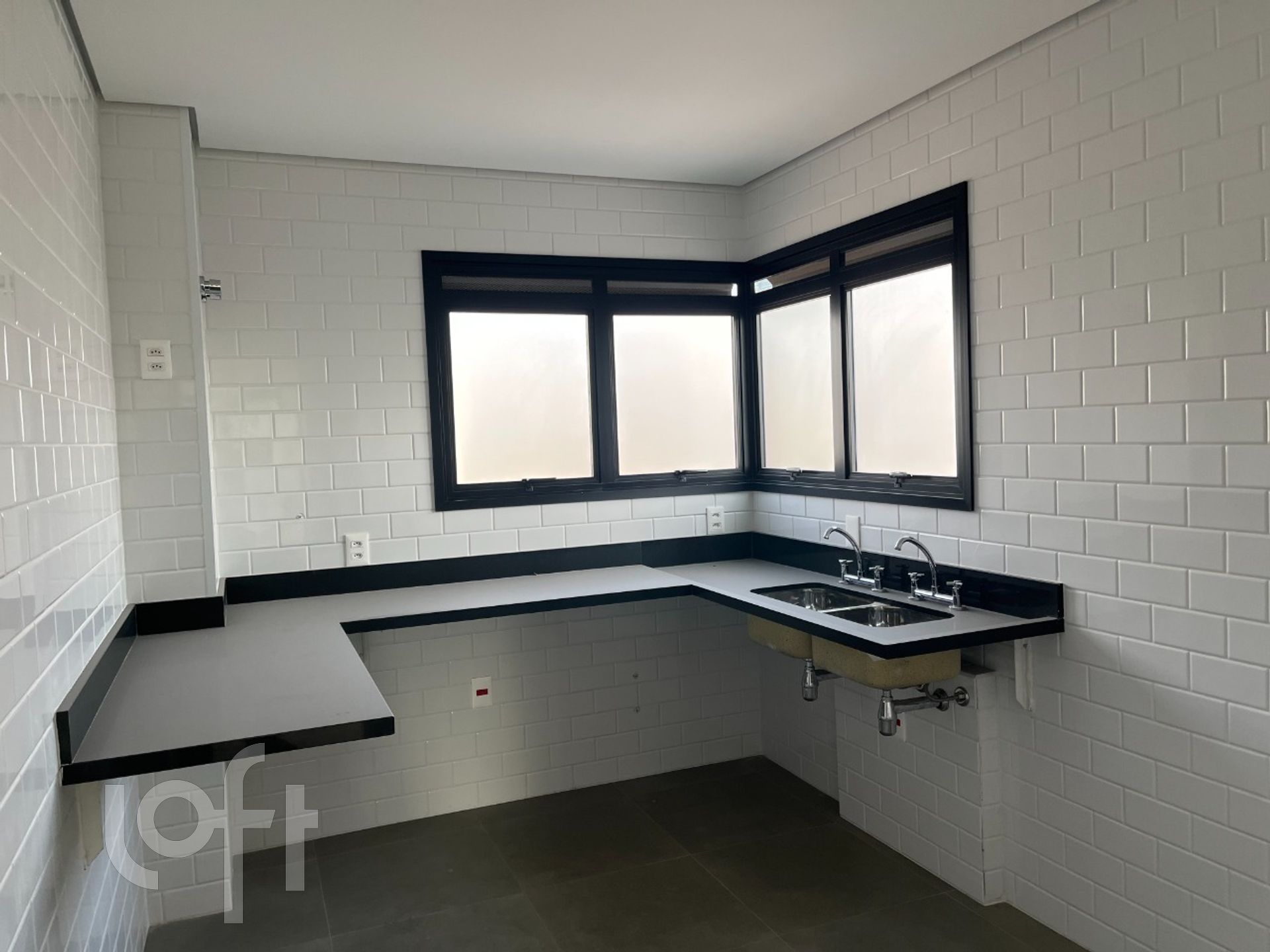 Apartamento à venda com 3 quartos, 227m² - Foto 16