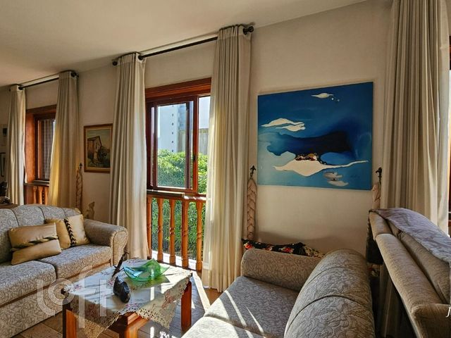 Apartamento com 143m², 3 dormitórios, 1 suíte, 2 vagas, Auxiliadora em Porto Alegre