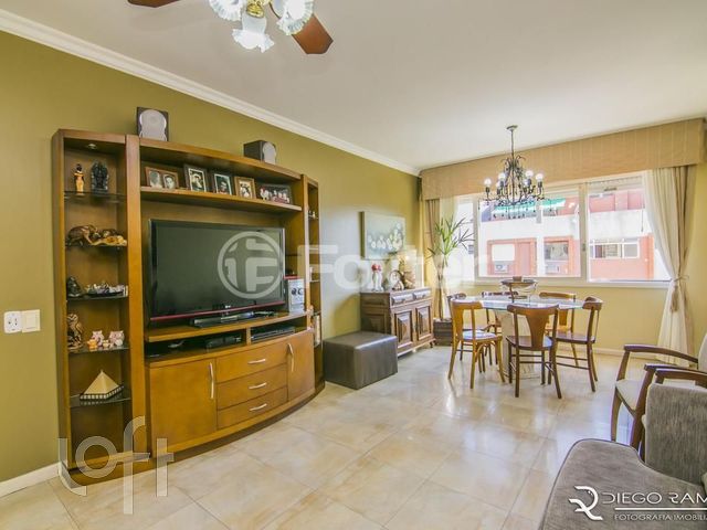 Apartamento com 117m², 3 dormitórios, 1 suíte, 2 vagas, Petrópolis em Porto Alegre