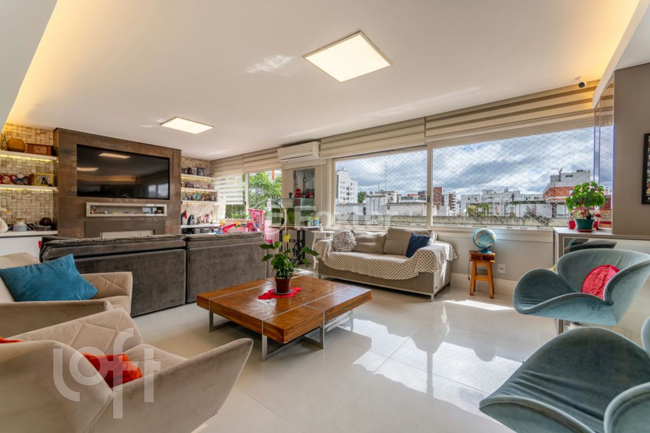 Apartamento com 211m², 3 dormitórios, 1 suíte, 2 vagas, Auxiliadora em Porto Alegre
