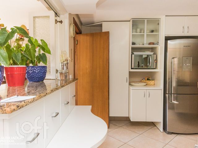 Apartamento com 155m², 2 dormitórios, 1 suíte, 2 vagas, Rio Branco em Porto Alegre