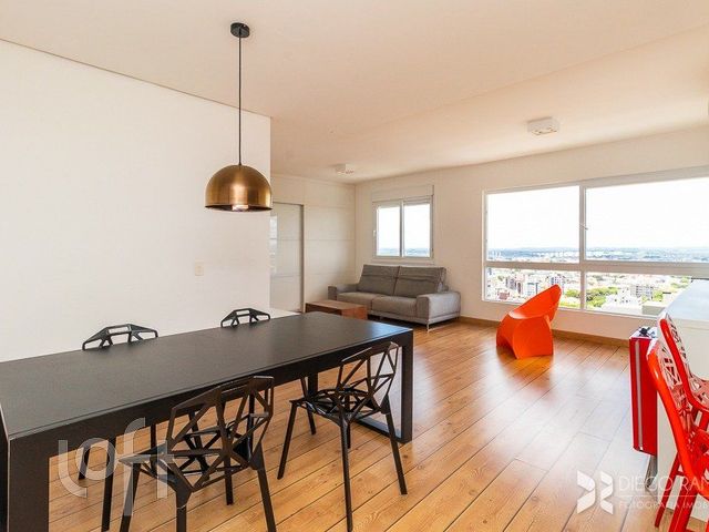 Apartamento com 84m², 2 dormitórios, 1 suíte, 2 vagas, Higienópolis em Porto Alegre