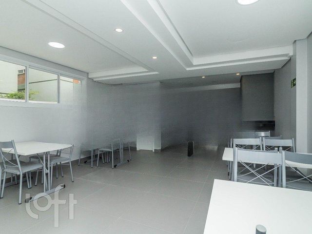 Apartamento com 66m², 2 dormitórios, 1 suíte, 2 vagas, Petrópolis em Porto Alegre