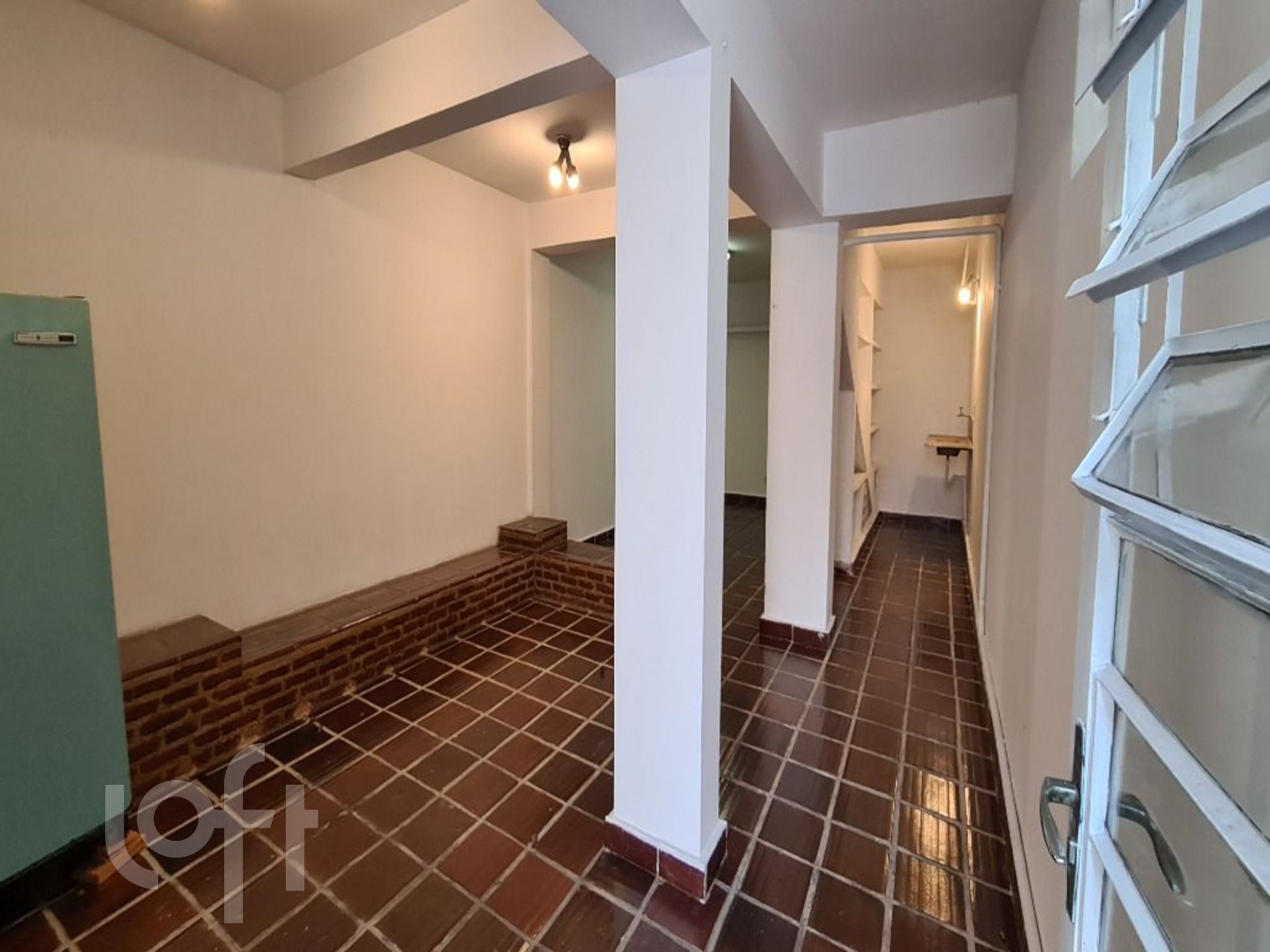 Casa à venda com 3 quartos, 231m² - Foto 2